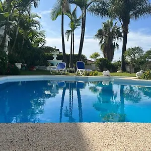  Villa Famosa